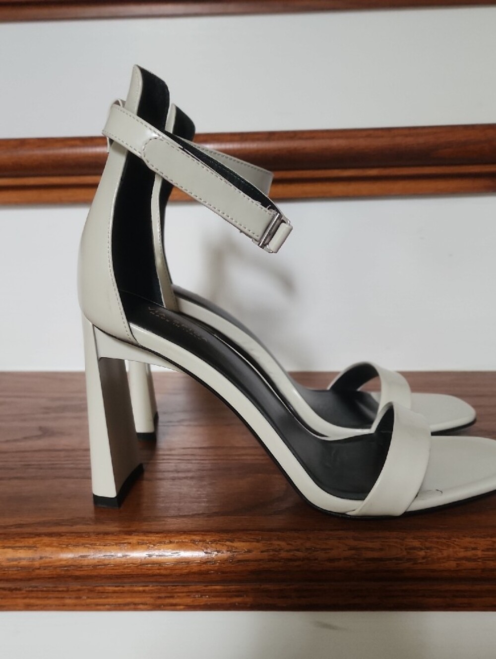 Via Spiga Ivory/Cream Ankle-Strap Block Heel Sandals